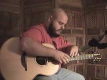 amazing-finger-style-guitarist-andy-mckee
