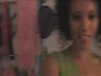 hot-models-arrive-too-early-at-comic-con